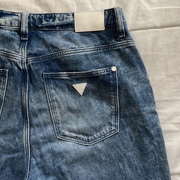 GUESS Mom Jean in Acid Wash High Rise Tapered - Picture 12 of 12